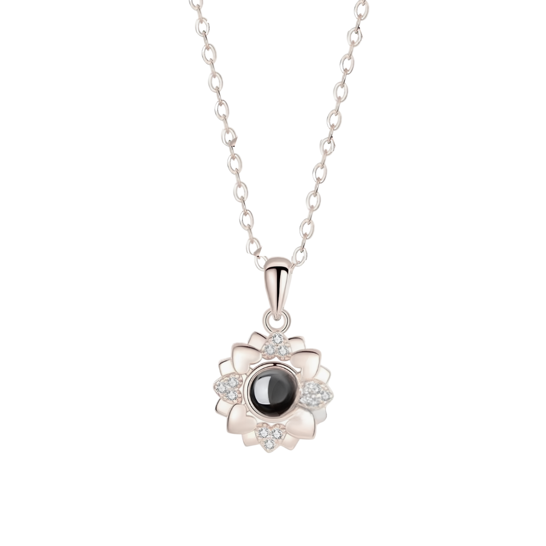 Noa flower necklace