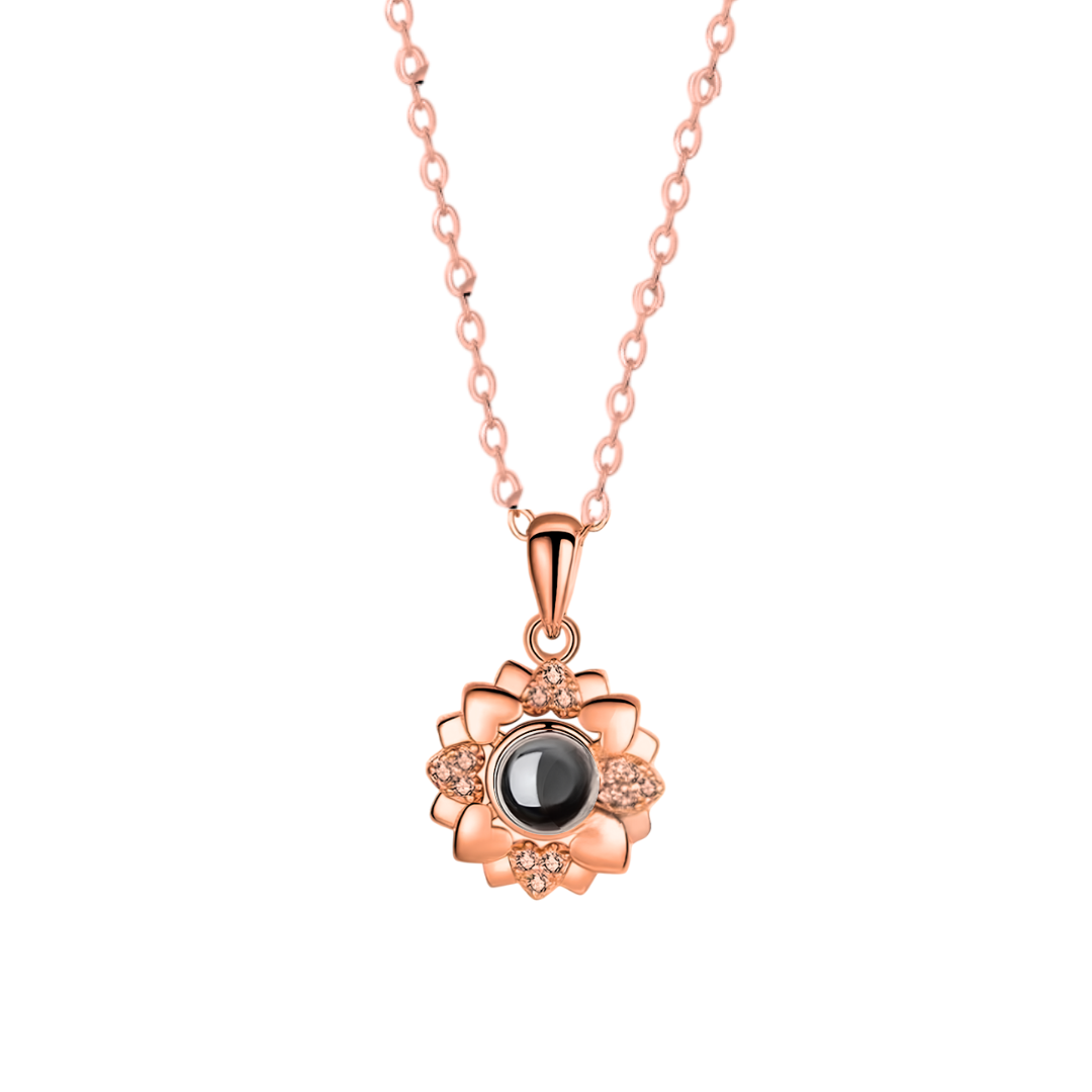 Noa flower necklace