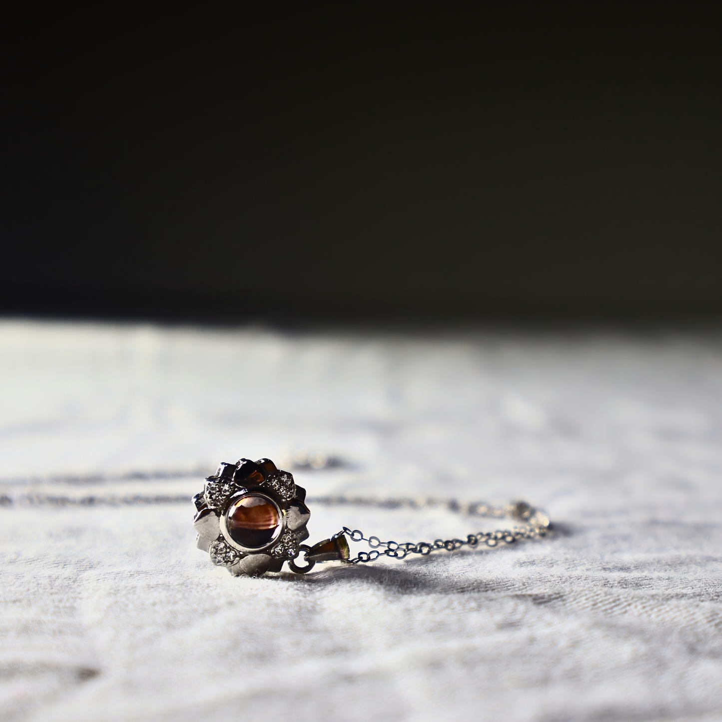 Noa flower necklace